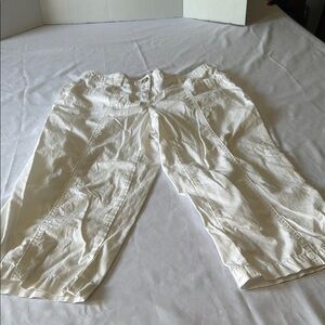 JM Collection White Ankle Pants